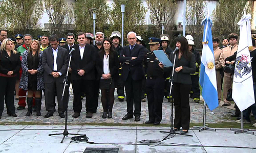 Placa homenaje a la bombero Anahí Garnica