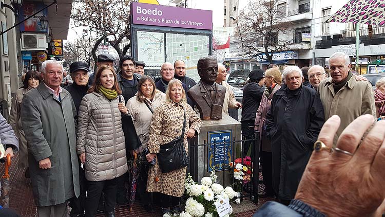 Inauguración de un busto del Licenciado Aníbal Lomba en San Juan y Boedo