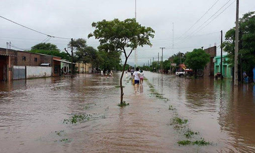 Bajo el agua, bajo fuego