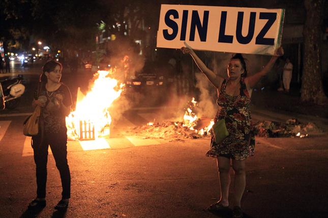 Los barrios porteños y la odisea de la falta de luz.