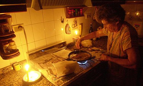 “Como para darle un corte, a los cortes de energía”