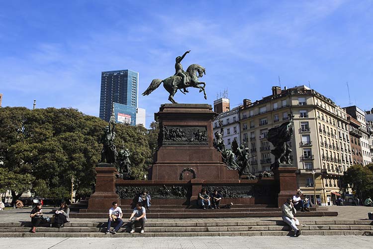 LA CIUDAD PUSO EN VALOR LOS MONUMENTOS MÁS EMBLEMÁTICOS DEL GENERAL SAN MARTIN