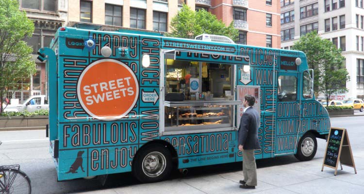 La polémica de los food trucks en la playa