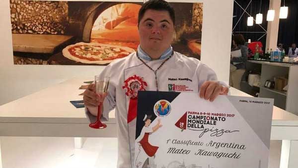 Un argentino triunfando en el mundial de pizza en Italia