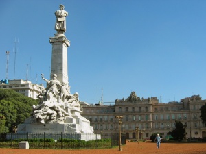 monumento_a_colon_frente_a_la_casa_rosada_large