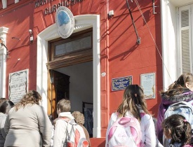 acompanados-muchos-padres-llevan-a-sus-hijos-por-seguridad-1026-g1