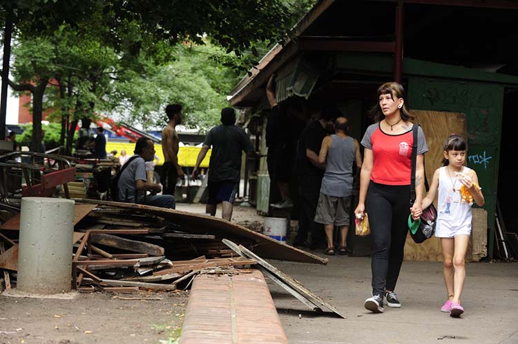 Parque Rivadavia: el clásico puesto de libros en peligro de extinción