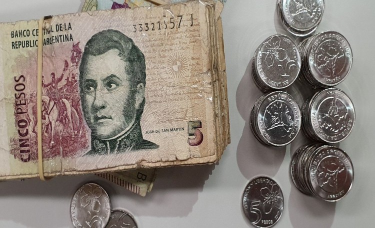 Algunos comercios ya no reciben el billete de $5. ¿Dónde reclamar?