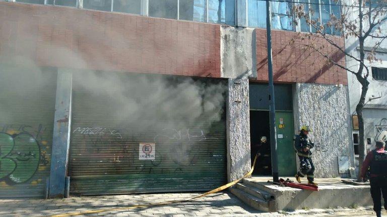 Barracas: Intenso incendio en un depósito