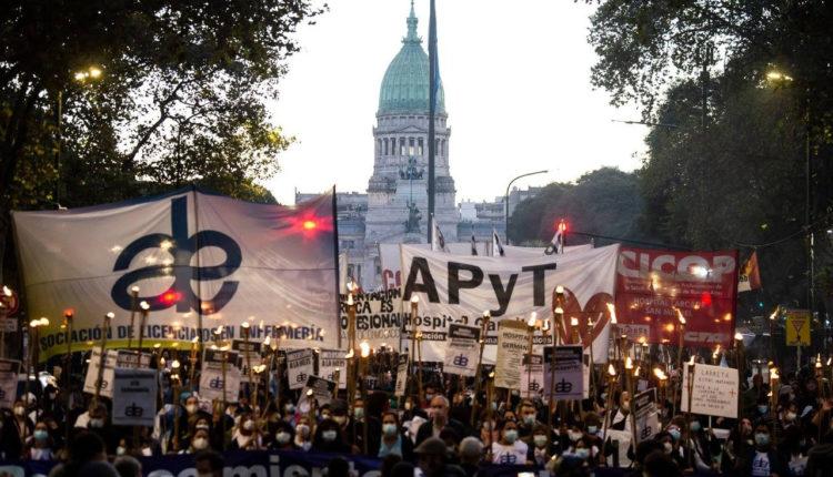 Enfermeros convocan a la segunda marcha de antorchas de Congreso a Plaza de Mayo por mejoras laborales