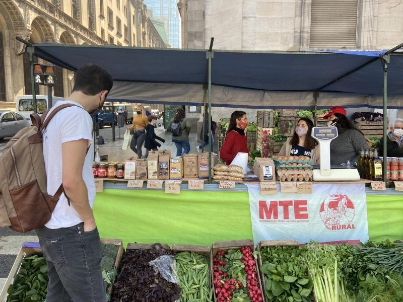 En Plaza de Mayo armaron una “Feria del trabajo”