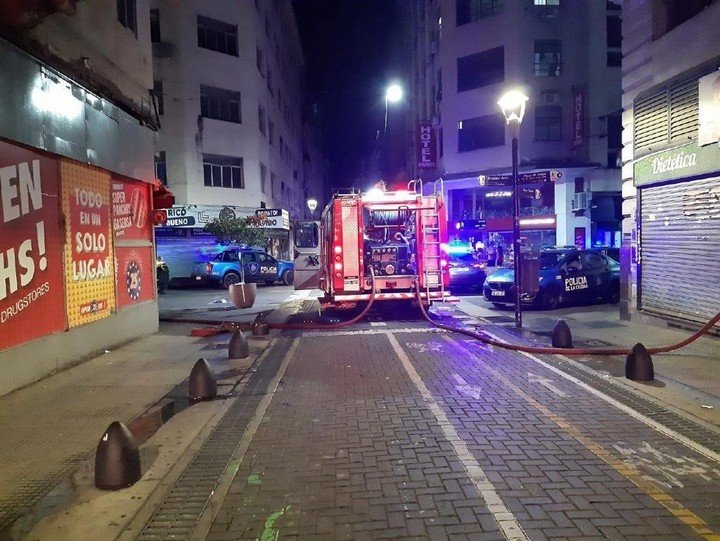 Microcentro: Murió una mujer en un incendio en un hotel de la peatonal Lavalle
