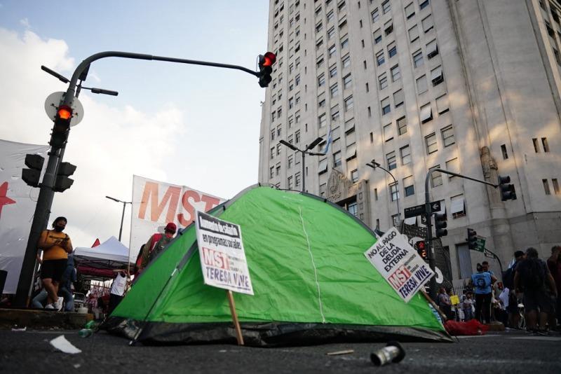 Acampe piquetero por 48 horas frente al edificio de Desarrollo Social