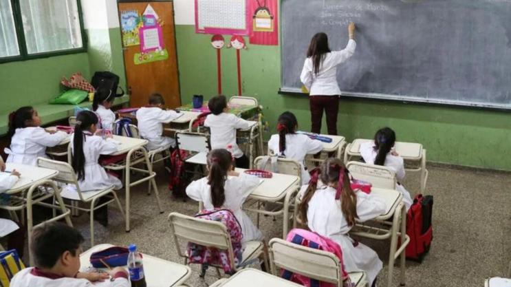 Nación propuso agregar una hora más de clases