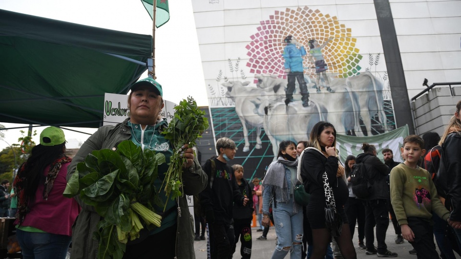 “Feriazo” frente a la Rural para reclamar la sanción de una ley de acceso a la tierra