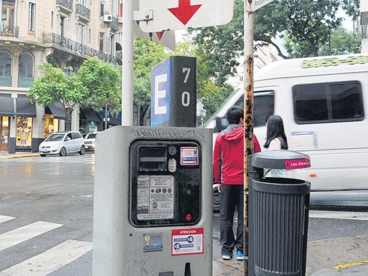 La Ciudad pone fin a los parquímetros y llega la aplicación Blinkay para estacionar
