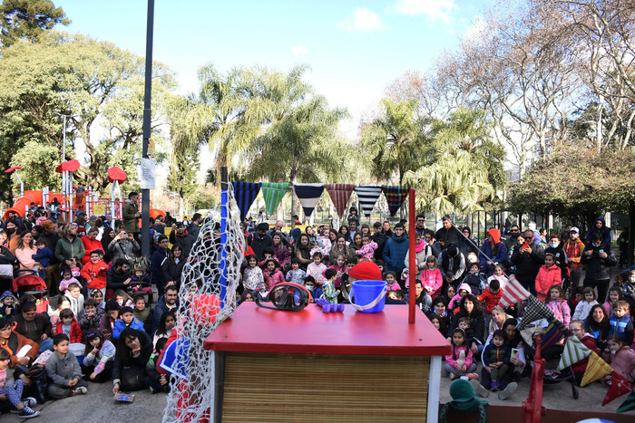 Nuevo patio de juegos en Parque Centenario