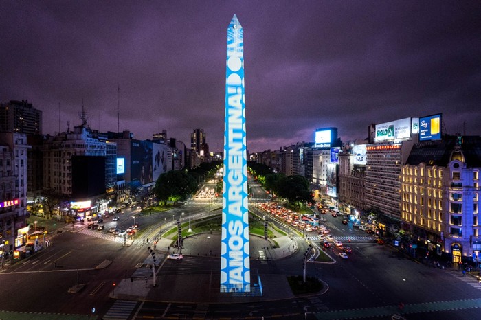 En cada partido de argentina el Obelisco se pinta de celeste y blanco