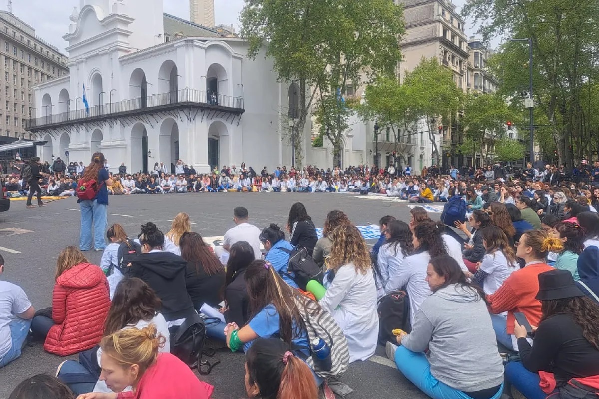 Residentes de hospitales porteños rechazaron el aumento y sigue el conflicto