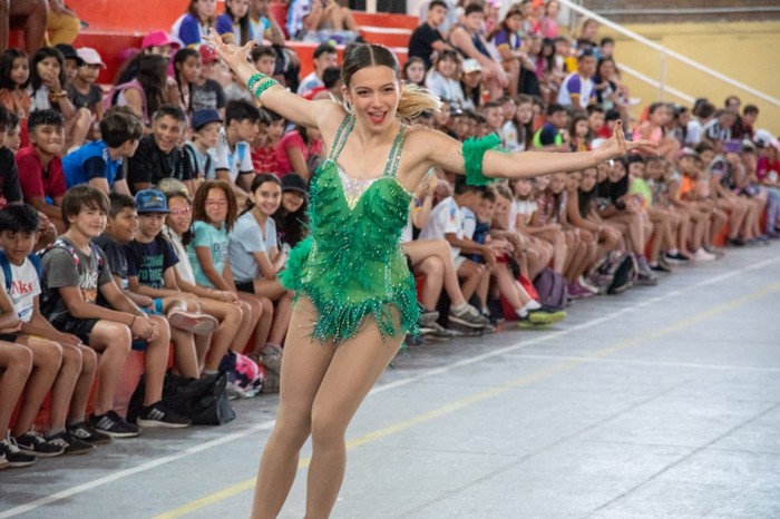 Deportistas de alta competencia visitan las Colonias de Verano de la Ciudad