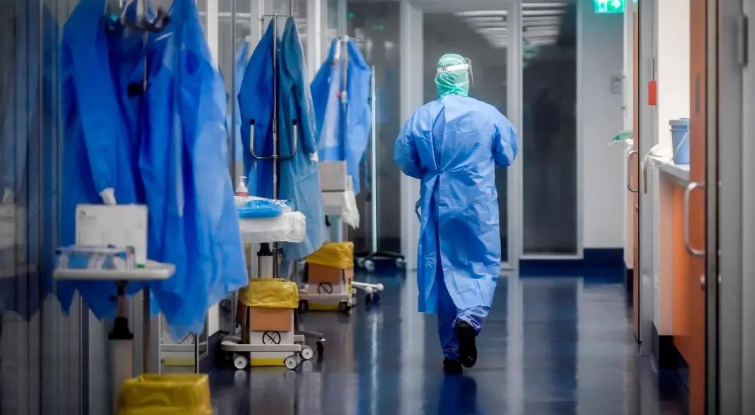 Suspenden cirugías en hospitales públicos por falta de aire acondicionado en los quirófanos