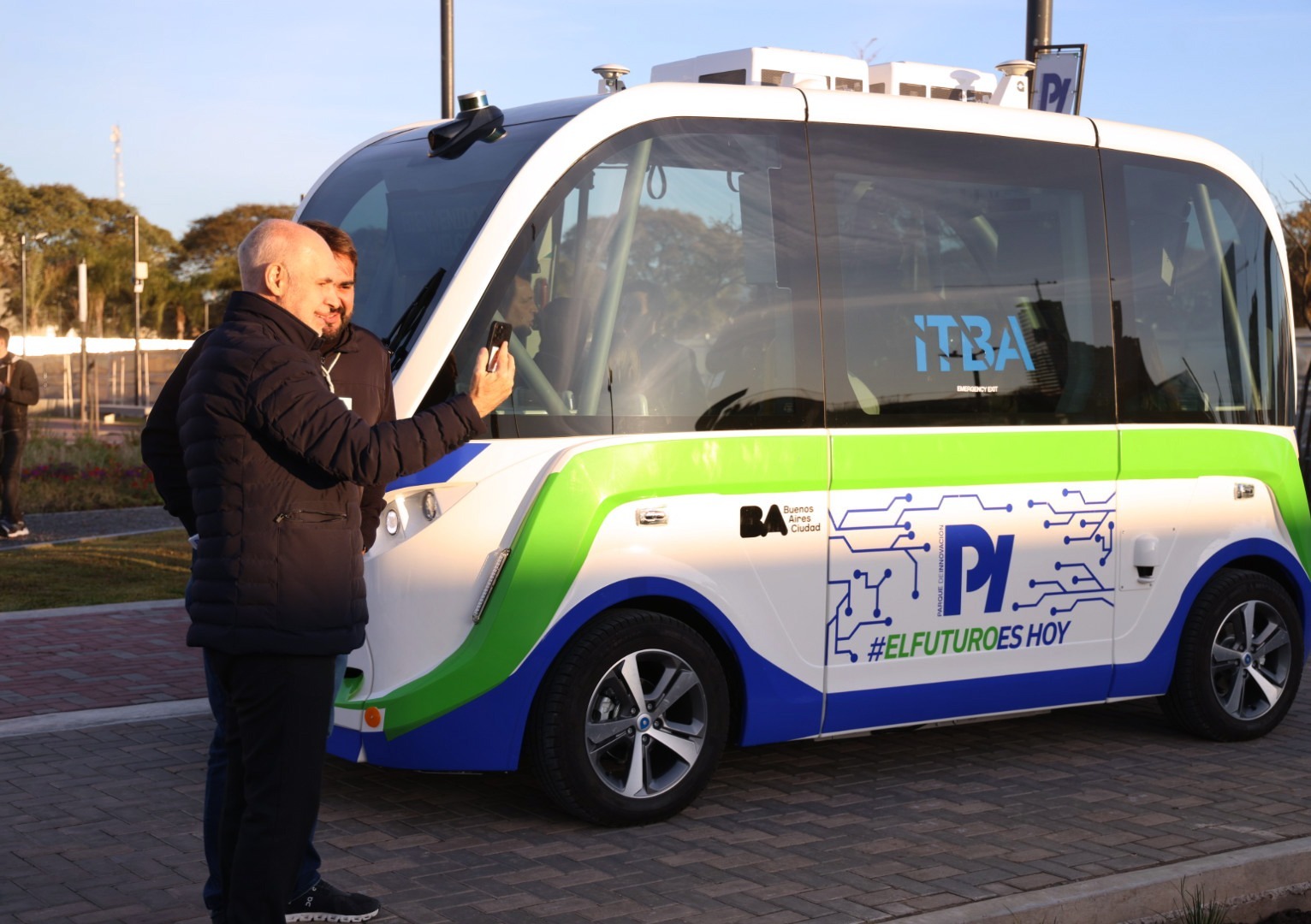 Se inauguró el bus eléctrico sin chofer que recorrerá el Parque de la Innovación