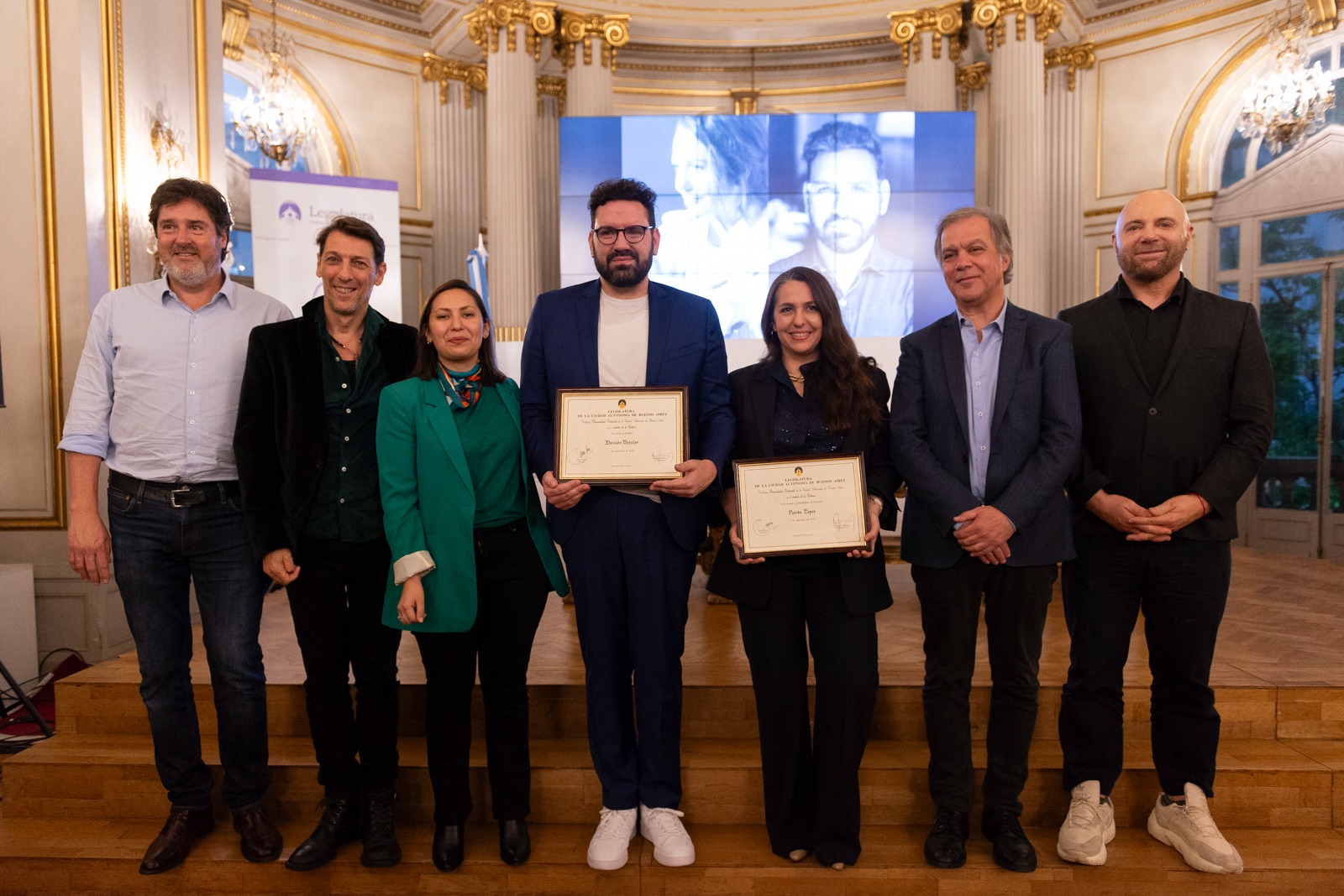 Damián Betular y Narda Lepes fueron homenajeados en el Palacio Legislativo