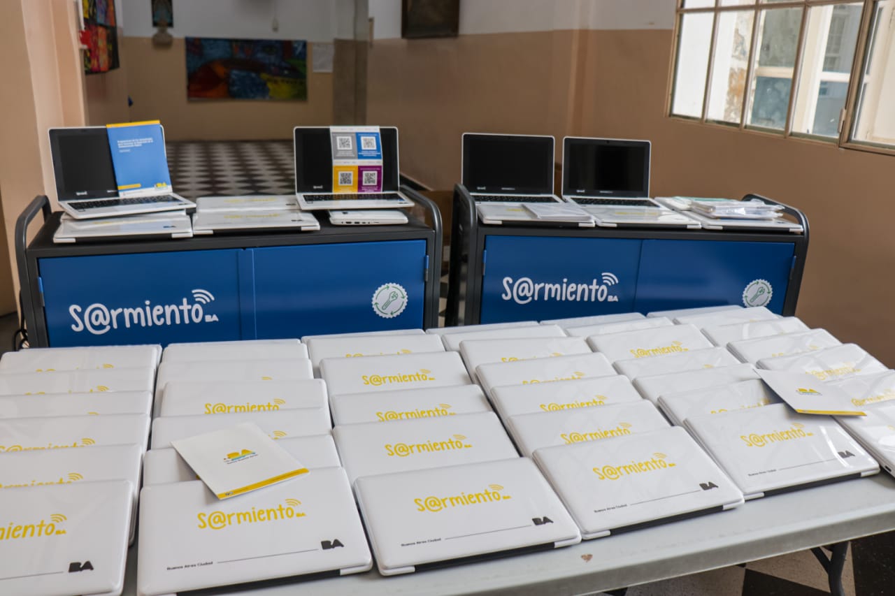 Robaron 100 netbooks en la Escuela Almafuerte de Boedo