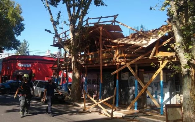 Trágico derrumbe en Palermo deja dos obreros fallecidos