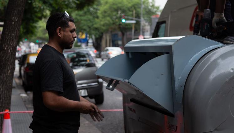 La Ciudad continúa con la instalación de 7 mil contenedores antivandálicos